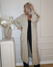 Load image into Gallery viewer, Lång Cardigan Bella Beige
