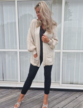 Ladda upp bild till gallerivisning, Cardigan Isabella Beige
