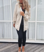 Ladda upp bild till gallerivisning, Cardigan Isabella Beige
