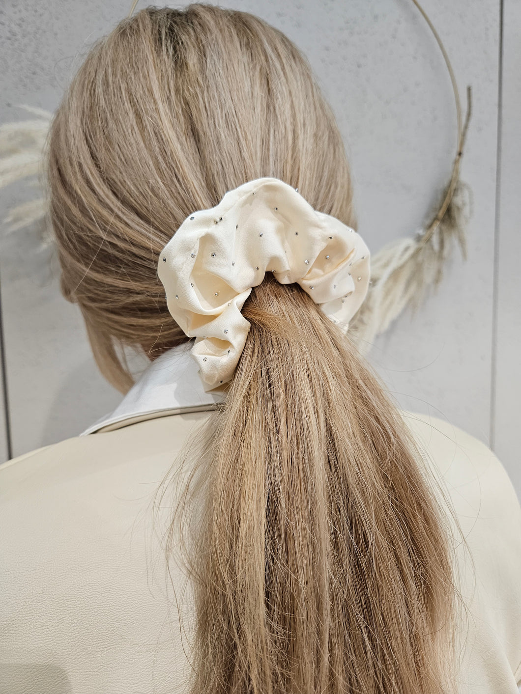 Scrunchie Vit pärlor siden