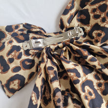 Cargar imagen en el visor de la galería, Lazo con clip Leopardo 30 cm
