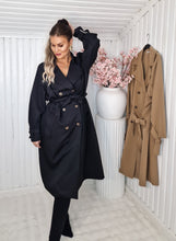 Ladda upp bild till gallerivisning, Trenchcoat med dubbelknäppning Svart Plussize
