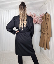 Ladda upp bild till gallerivisning, Trenchcoat med dubbelknäppning Svart Plussize
