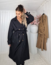 Ladda upp bild till gallerivisning, Trenchcoat med dubbelknäppning Svart Plussize
