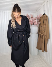 Ladda upp bild till gallerivisning, Trenchcoat med dubbelknäppning Svart Plussize
