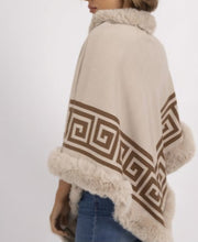 Cargar imagen en el visor de la galería, Poncho Amber Beige
