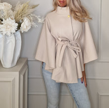 Load image into Gallery viewer, Poncho Kappa Alexandra Beige
