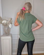 Cargar imagen en el visor de la galería, Camisa Thea Verde
