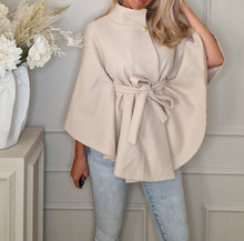 Load image into Gallery viewer, Poncho Kappa Alexandra Beige
