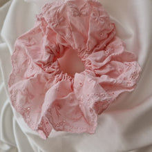 Ladda upp bild till gallerivisning, Scrunchie Rosa 12 cm
