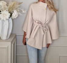 Load image into Gallery viewer, Poncho Kappa Alexandra Beige
