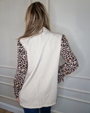 Load image into Gallery viewer, Kavaj Beige Leopard arm
