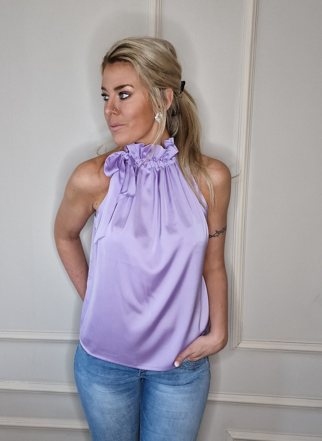 Satin topp med rosett Lila