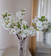 Cargar imagen en el visor de la galería, Flor de cerezo Blanco 45 cm
