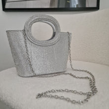 Cargar imagen en el visor de la galería, Handväska Livi Silver strass
